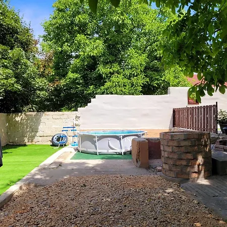 Nyaraló Kastély Ház *